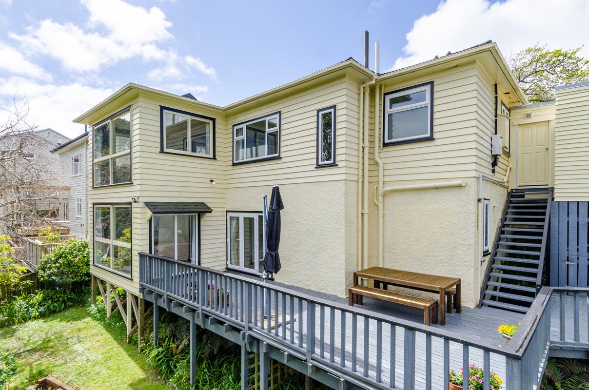 8 Shirley Street, Karori, Wellington - Carousel 2