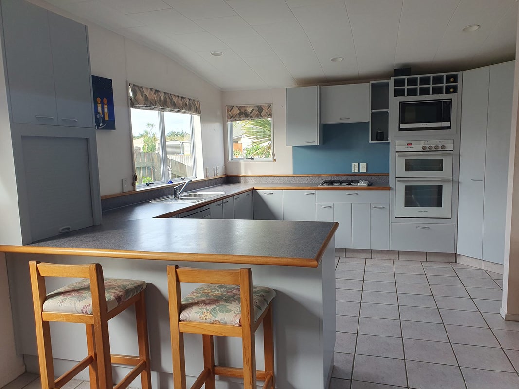 6 Taonui Street, Waitarere Beach, Levin - Carousel 2