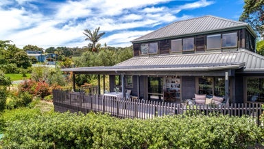 12 Eden Terrace, Onetangi, Waiheke Island - Carousel 1