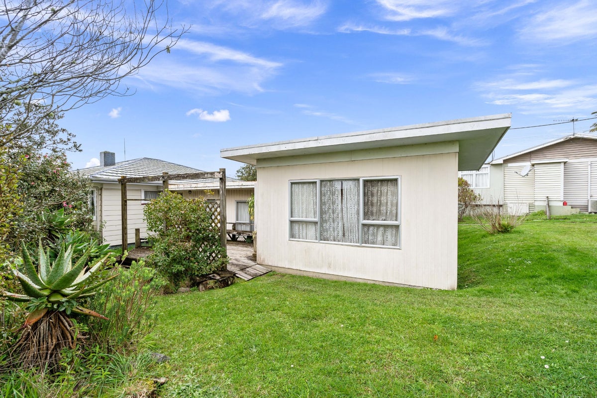 1A Commins Road, Onerahi, Whangarei - Carousel 1
