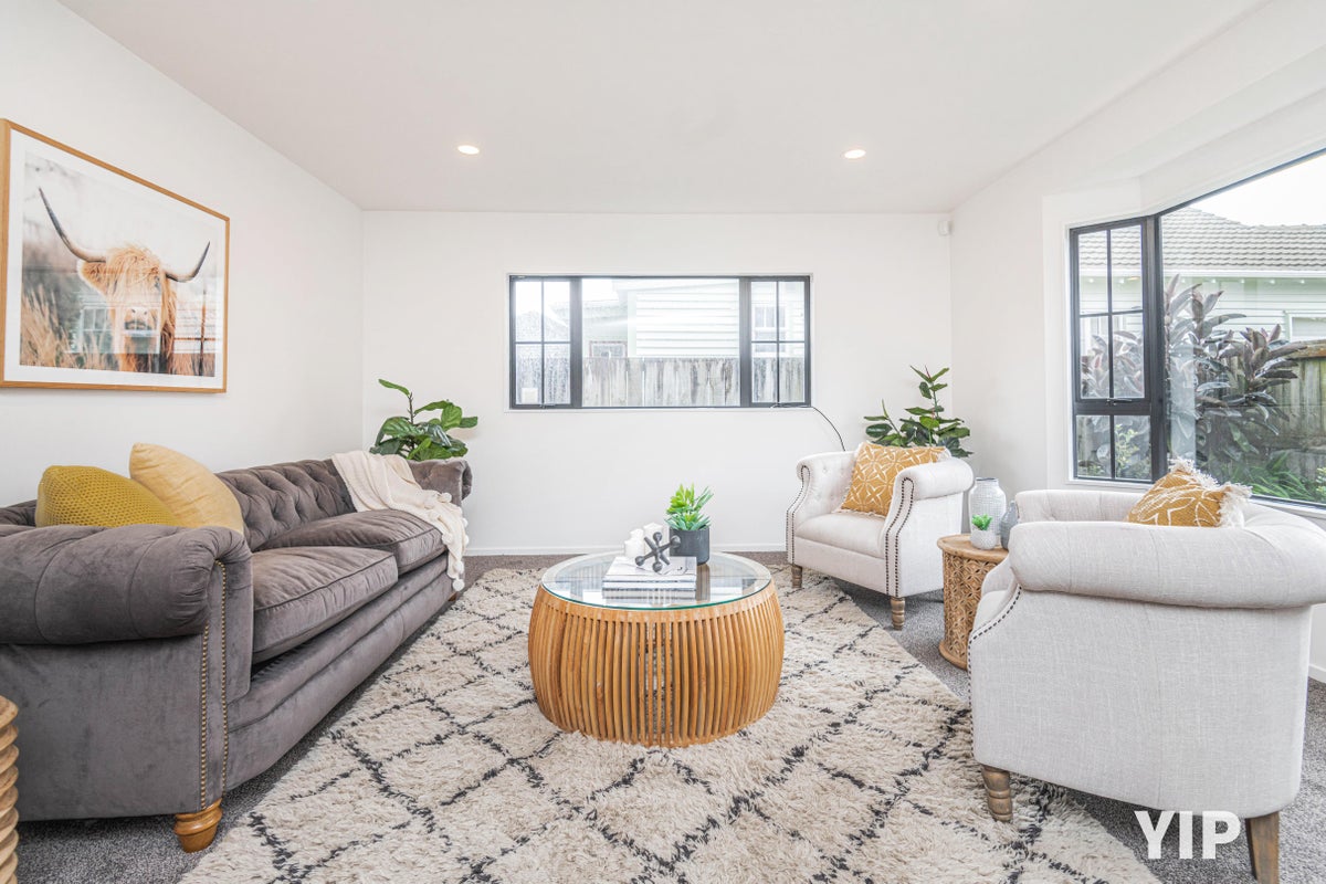 2/10 Pohutukawa Street, Woburn, Lower Hutt - Carousel 1