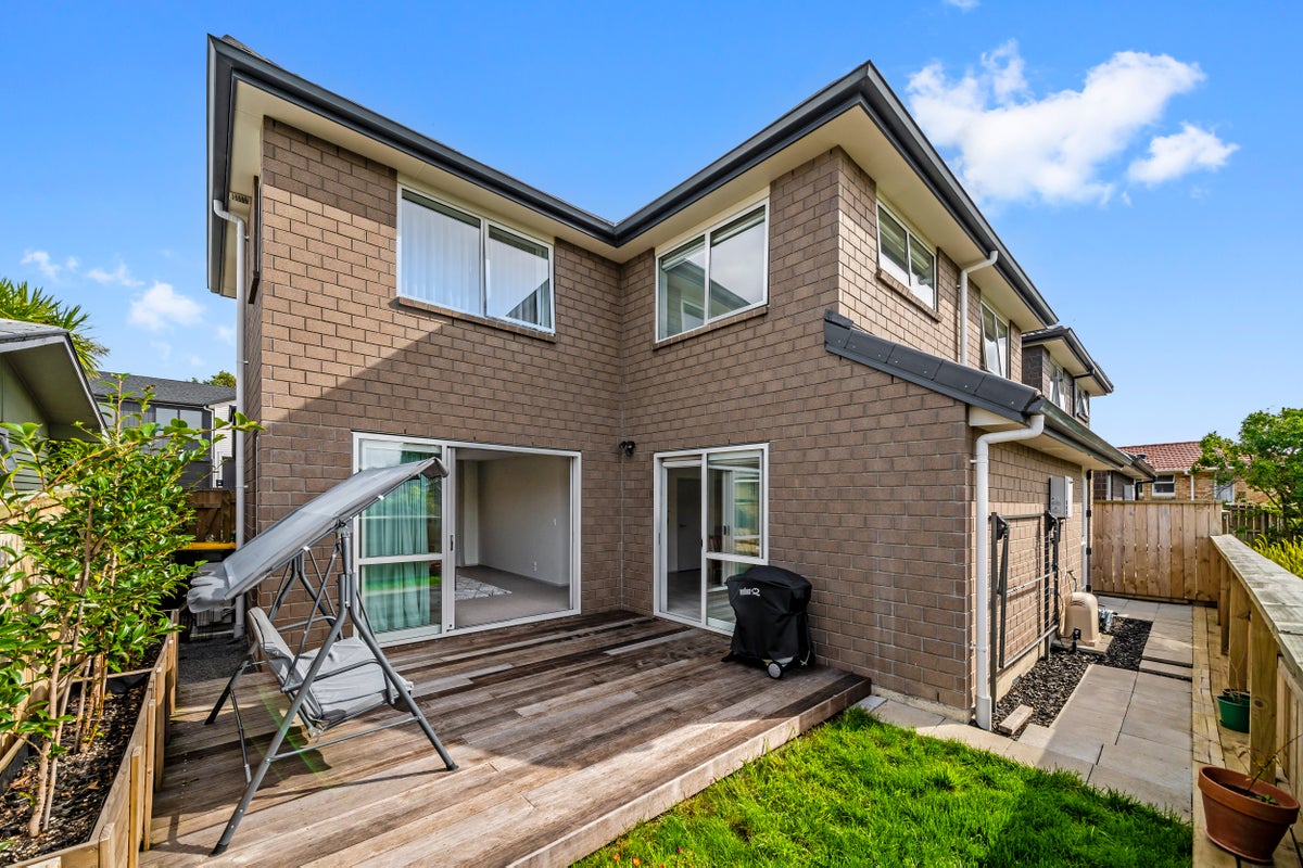 1 Grandison Crescent, New Lynn, Auckland - Carousel 2