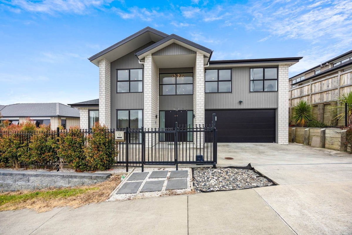 13 Lumber Rise, Swanson, Auckland - Carousel 1