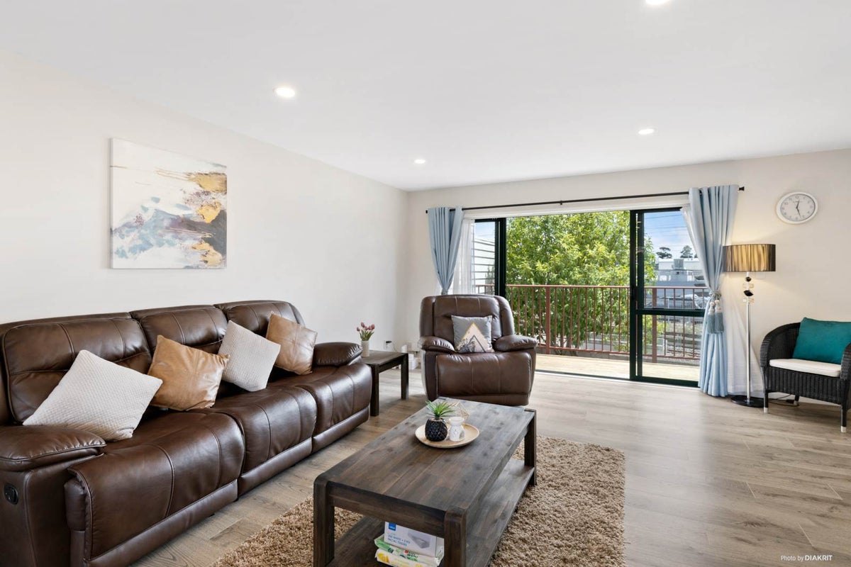 13/1 Briar Way, New Lynn, Auckland - Carousel 2