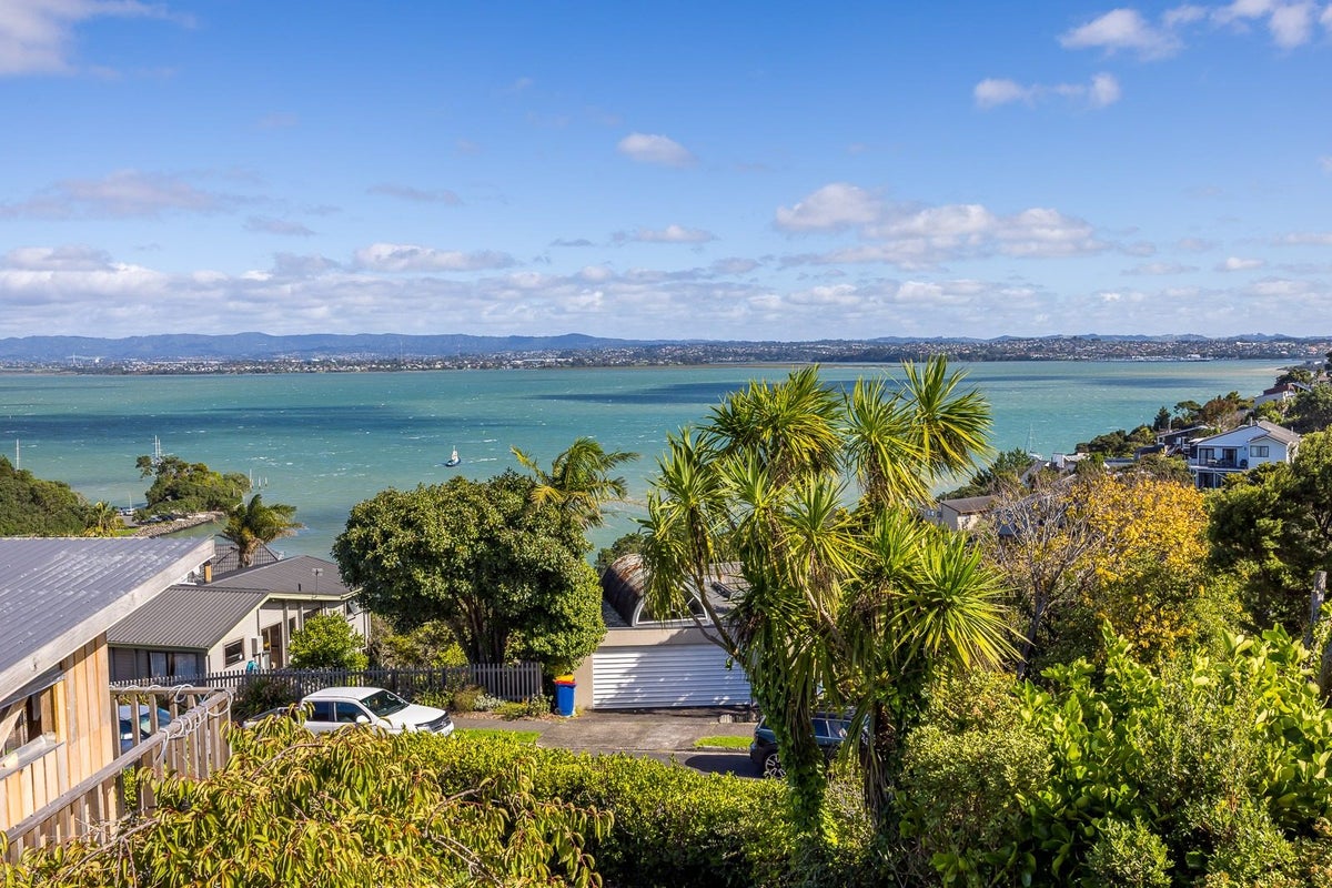 82 Hadfield Street, Beach Haven, Auckland - Carousel 2