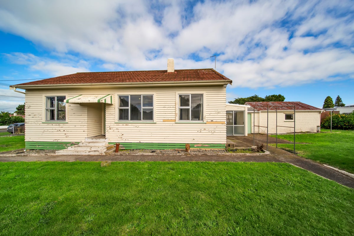 12 Clive Street, Hawera - Carousel 1