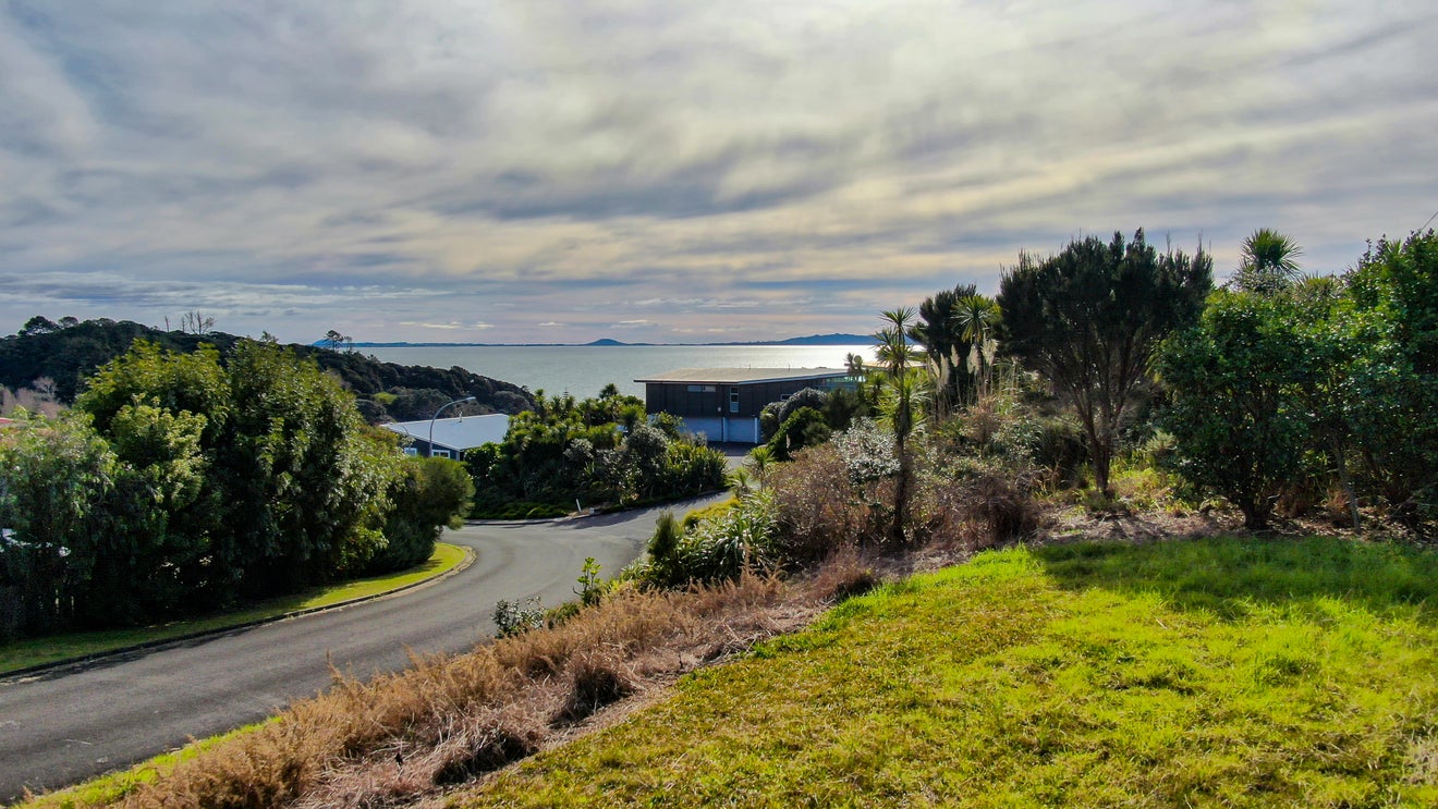 22 Dudley Crescent, Cable Bay, Cable Bay - Carousel 1