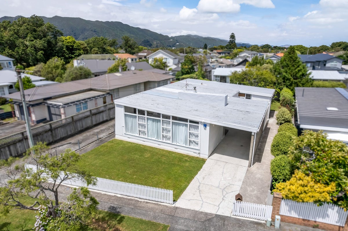 70 Queens Grove, Hutt Central, Lower Hutt - Carousel 2