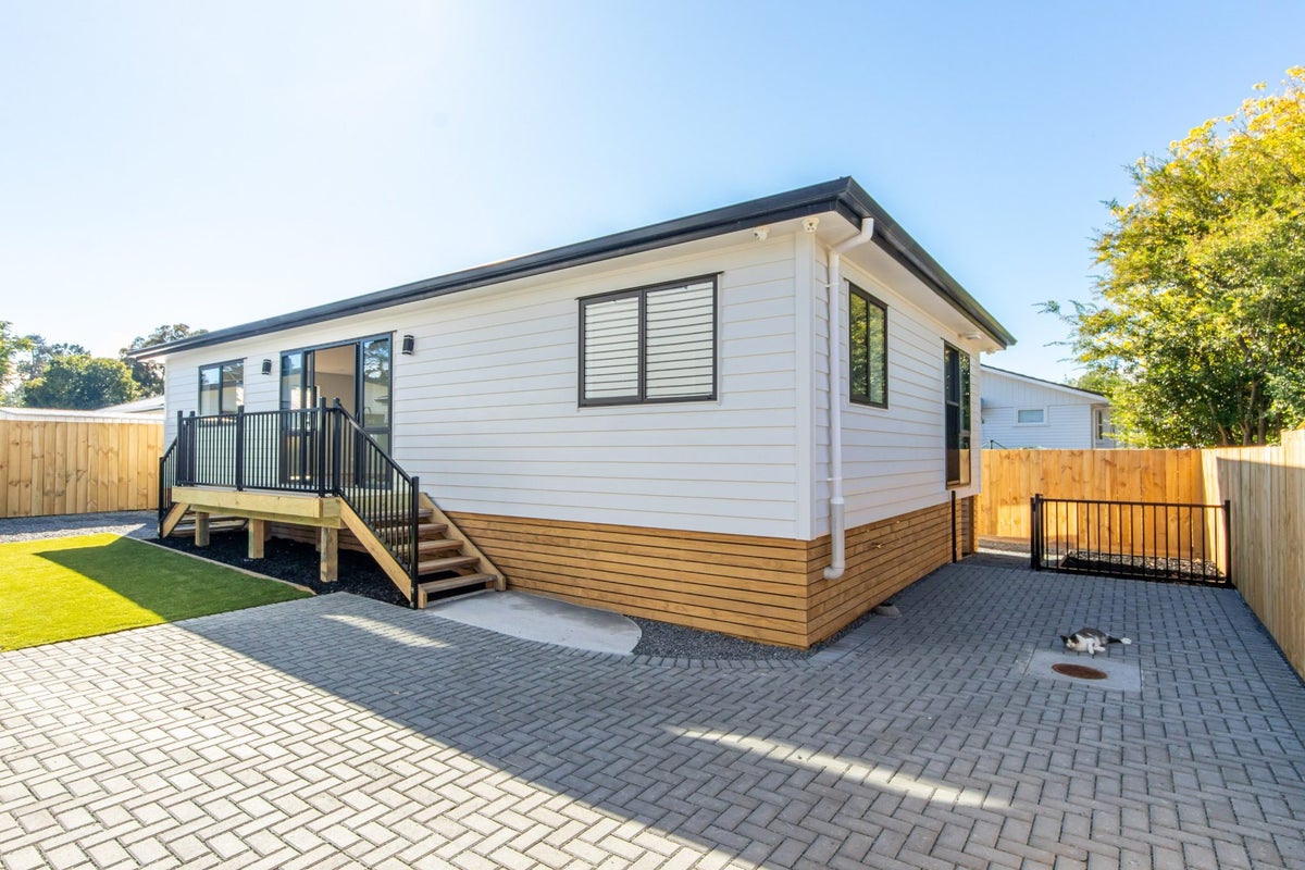 56 Riverpark Crescent, Henderson, Auckland - Carousel 1