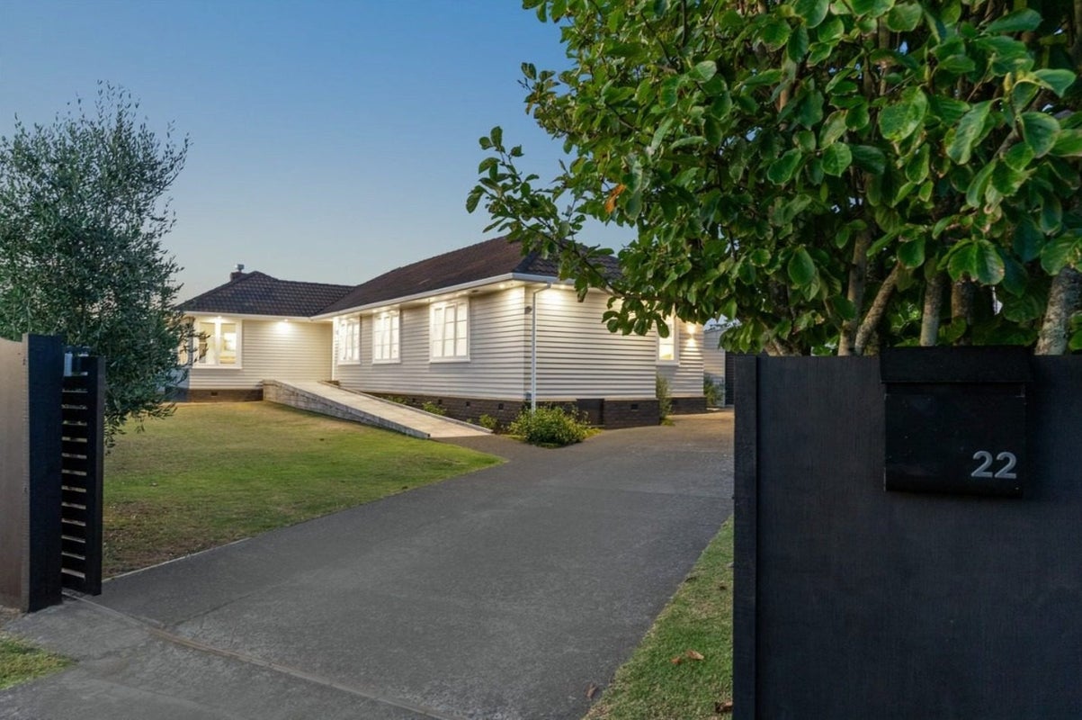 22 Ward Crescent, Te Atatu Peninsula, Auckland - Carousel 1