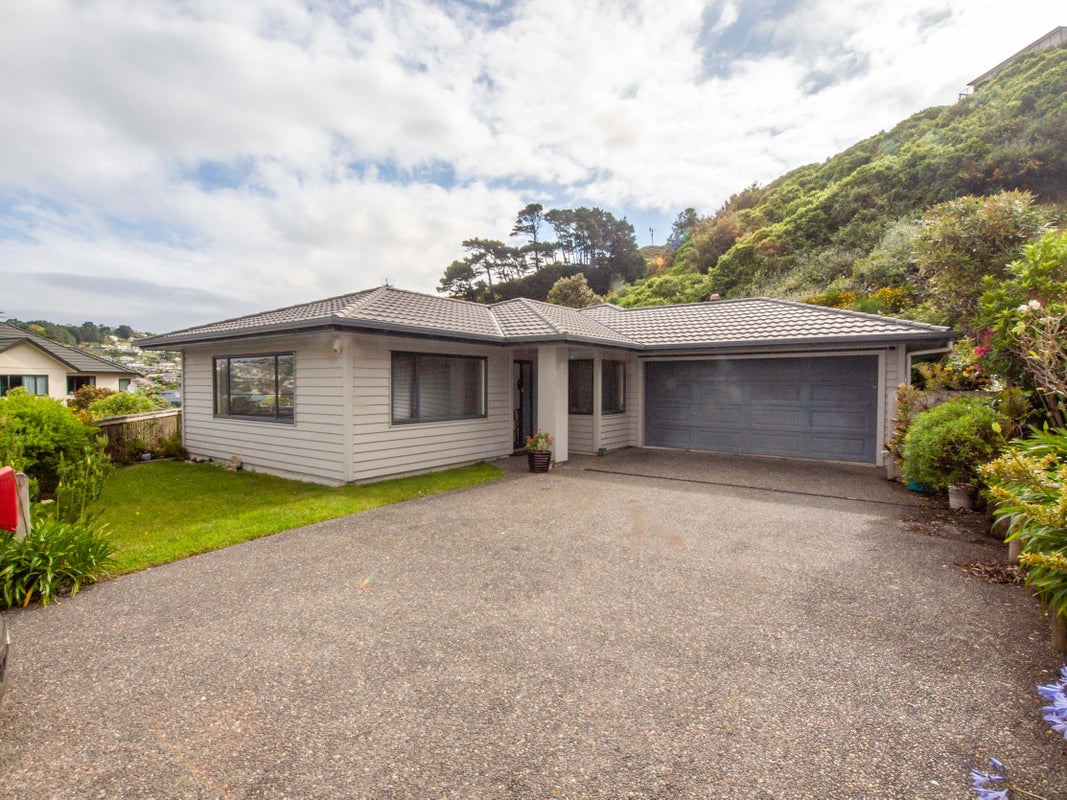 23 Waverton Terrace, Churton Park, Wellington - Carousel 1