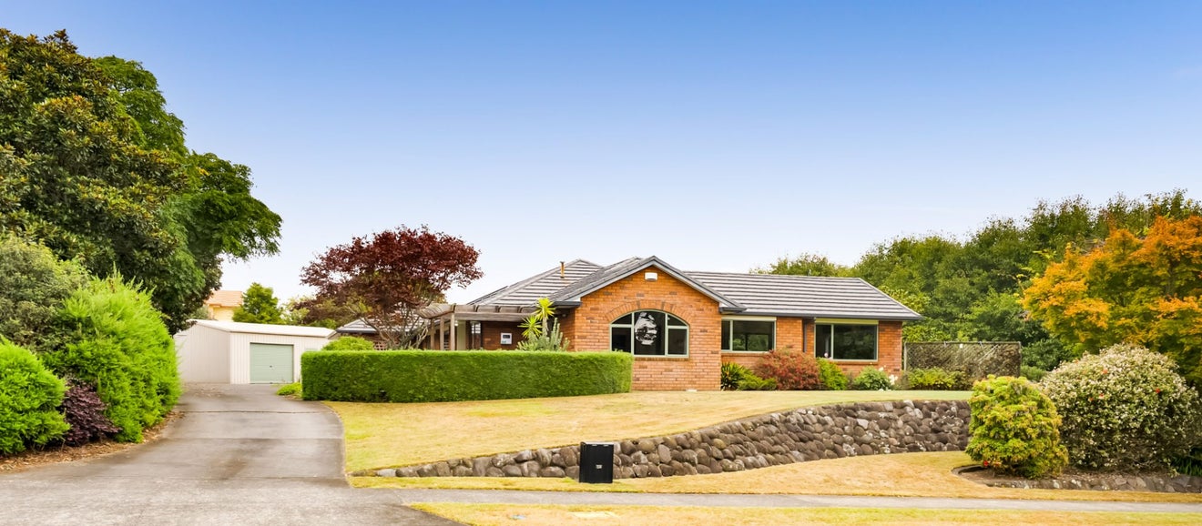 9 Adam Lile Drive, Highlands Park, New Plymouth - Carousel 1
