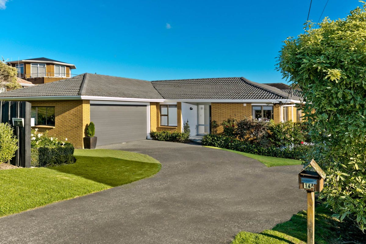 2/14 Folkestone Street, Murrays Bay, Auckland - Carousel 1