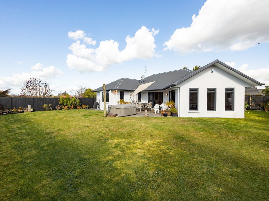 16 Strathconnan Court, Rototuna, Hamilton - Carousel 3