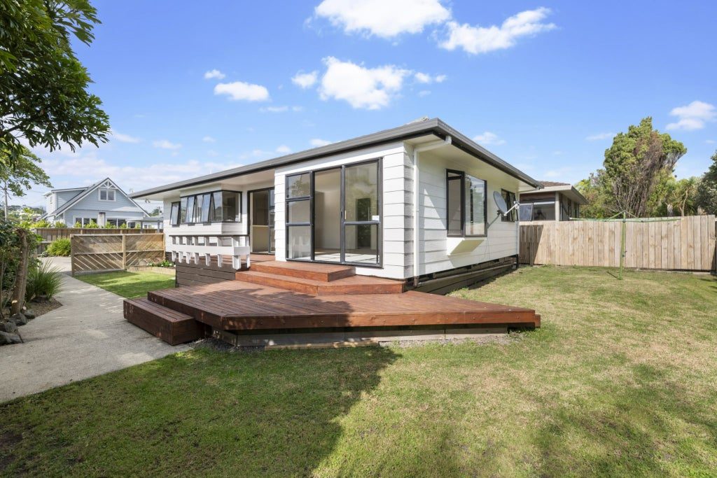11B Bay Street, Red Beach, Whangaparaoa - Carousel 1