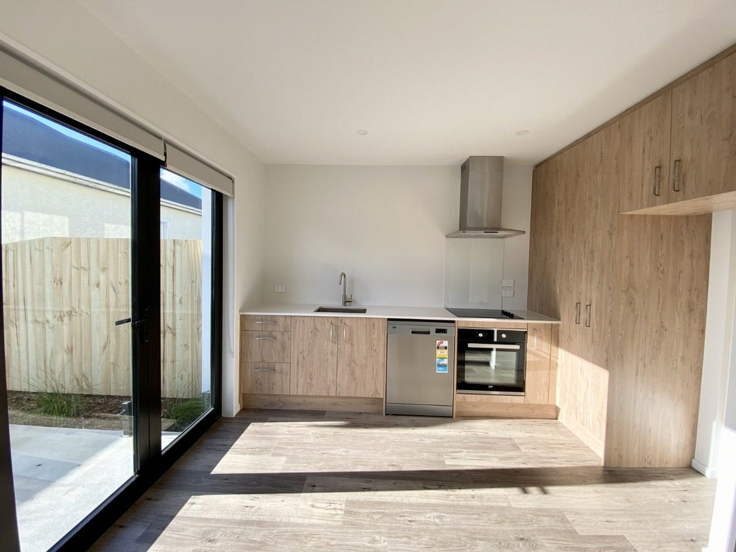 1/50 Hills Road, Edgeware, Christchurch - Carousel 2