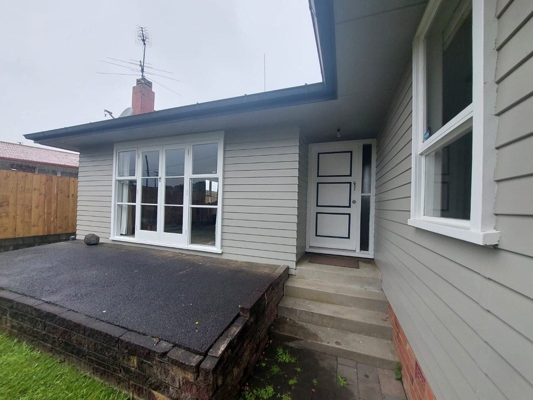 15 Wakefield Road, Favona, Auckland - Carousel 1