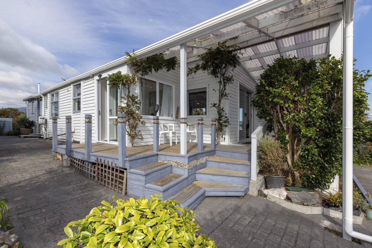 13 The Crescent, Raumati South, Paraparaumu - Carousel 1