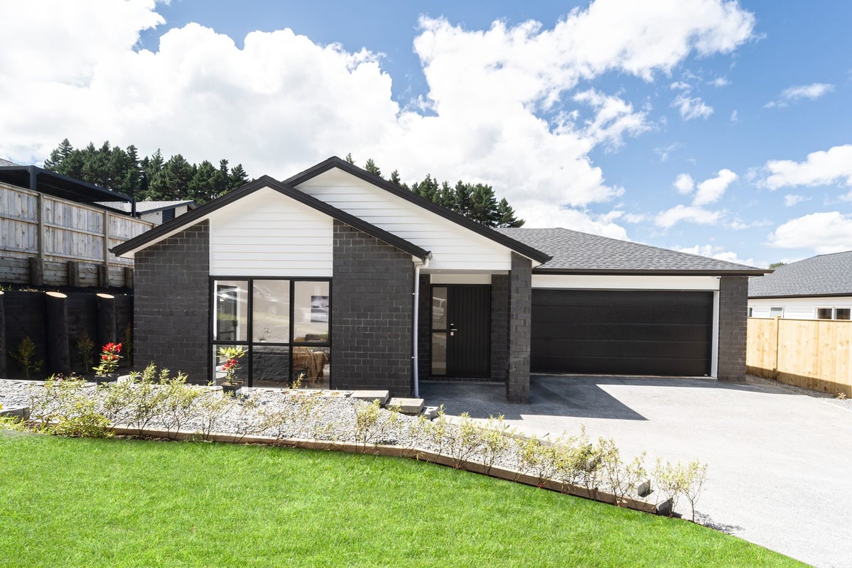 4 Maraeariki Avenue, Orewa, Orewa - Carousel 1