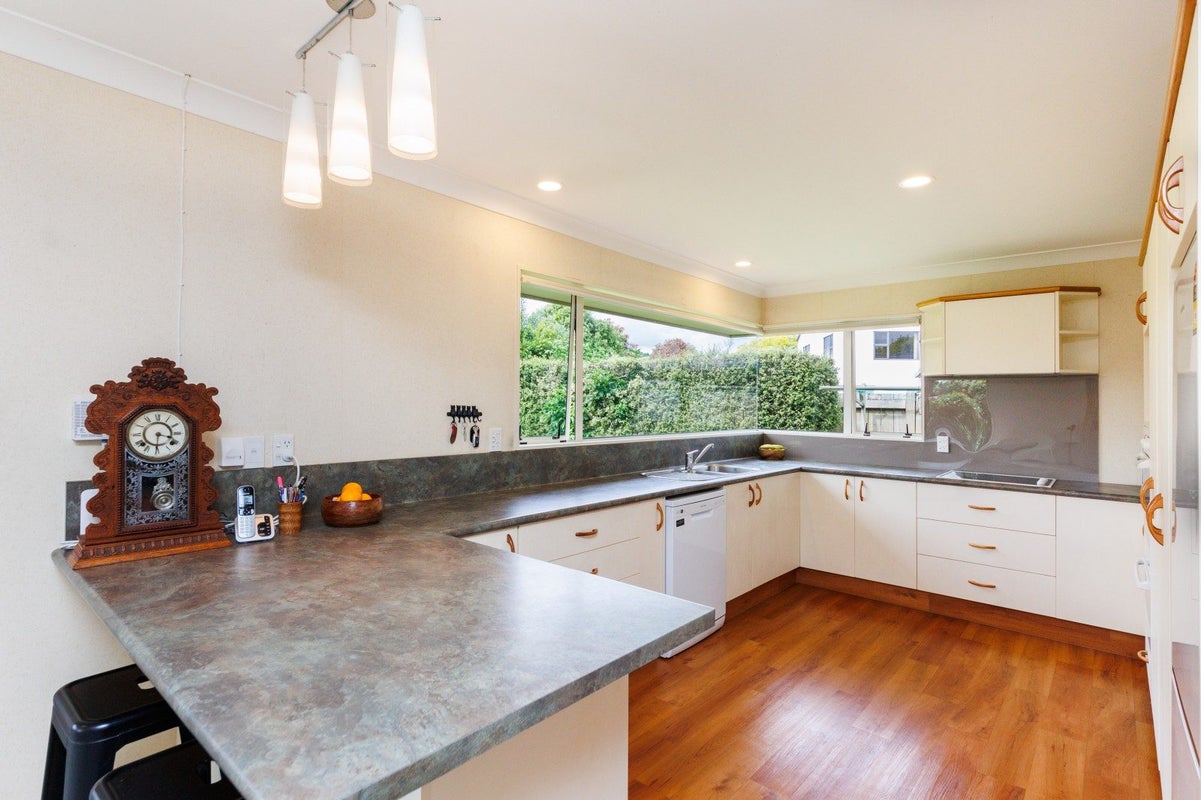 34 Washington Parade, Milson, Palmerston North - Carousel 1