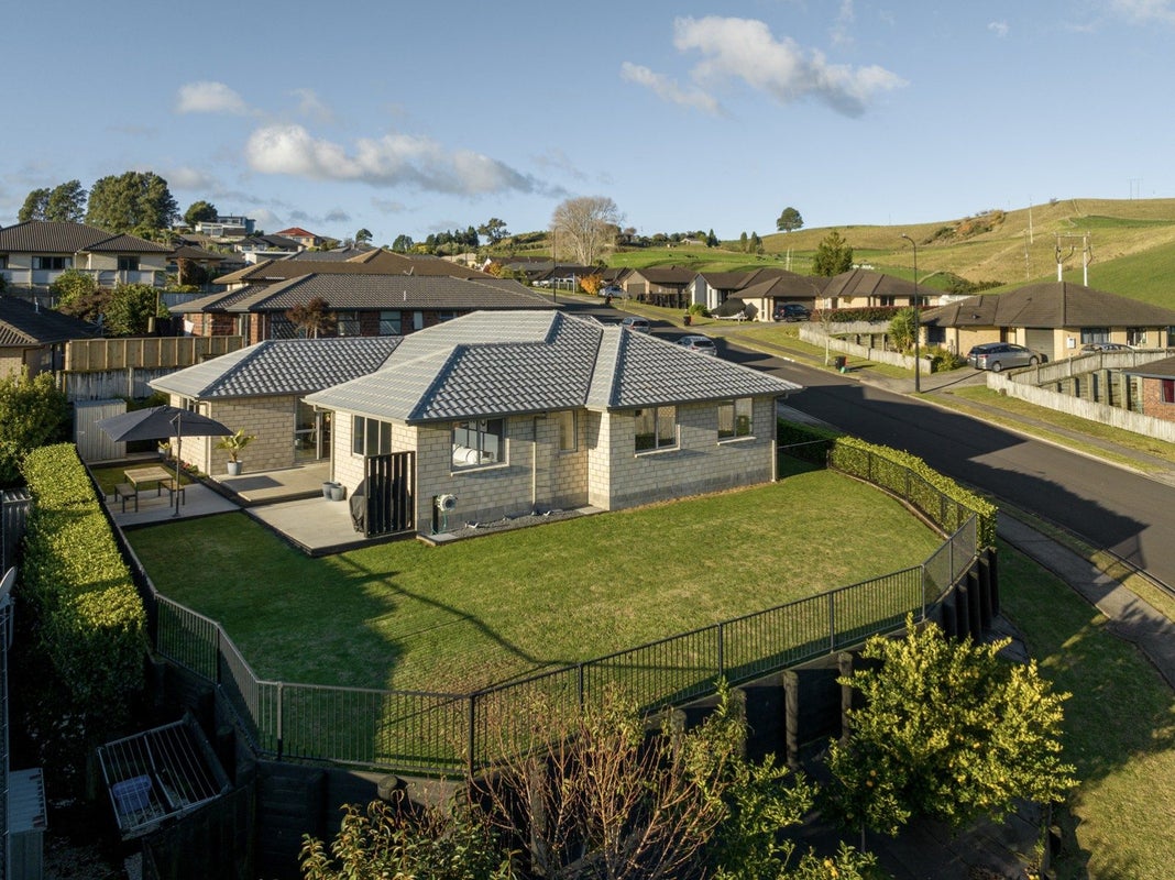 73 Falcon Drive, Welcome Bay, Tauranga - Carousel 2