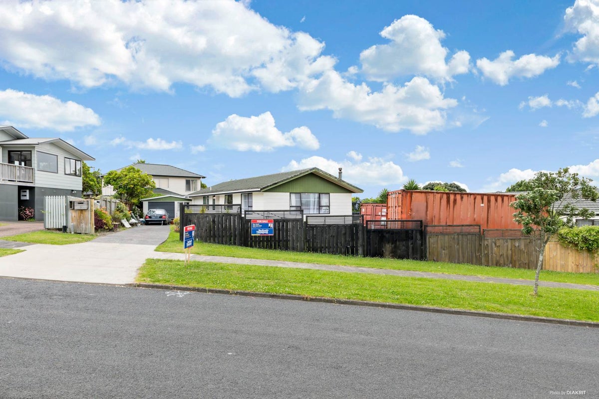 6 Oreti Place, Clover Park, Auckland - Carousel 1