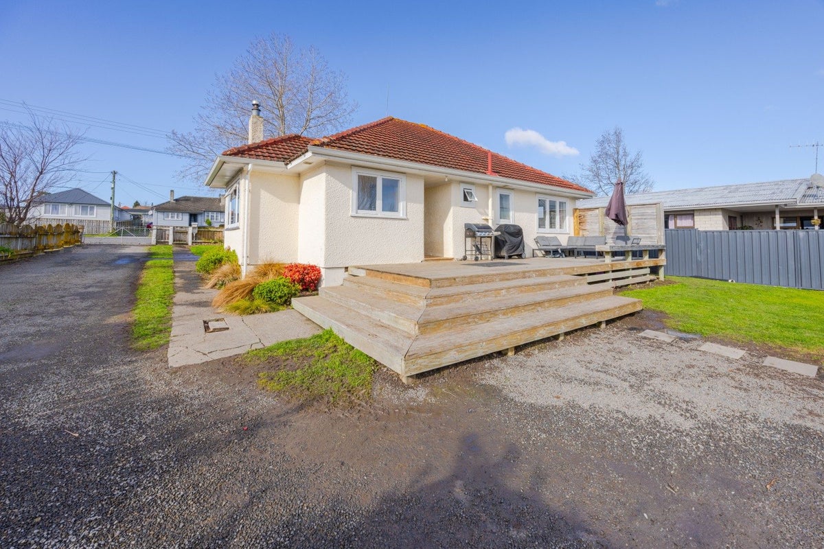 68 Racecourse Road, Waipukurau, Central Hawke's Bay, Hawke's Bay - Carousel 1