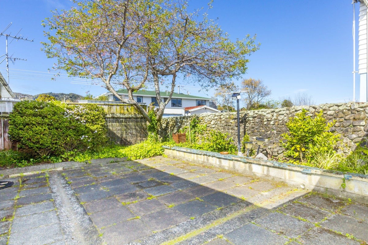 2/2 Benzie Avenue, Elderslea, Upper Hutt - Carousel 12