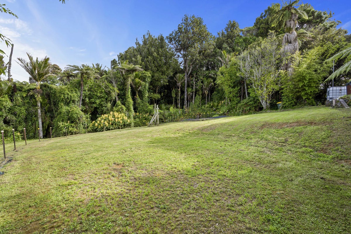 21 Quinns Road, Waiatarua, Auckland - Carousel 2