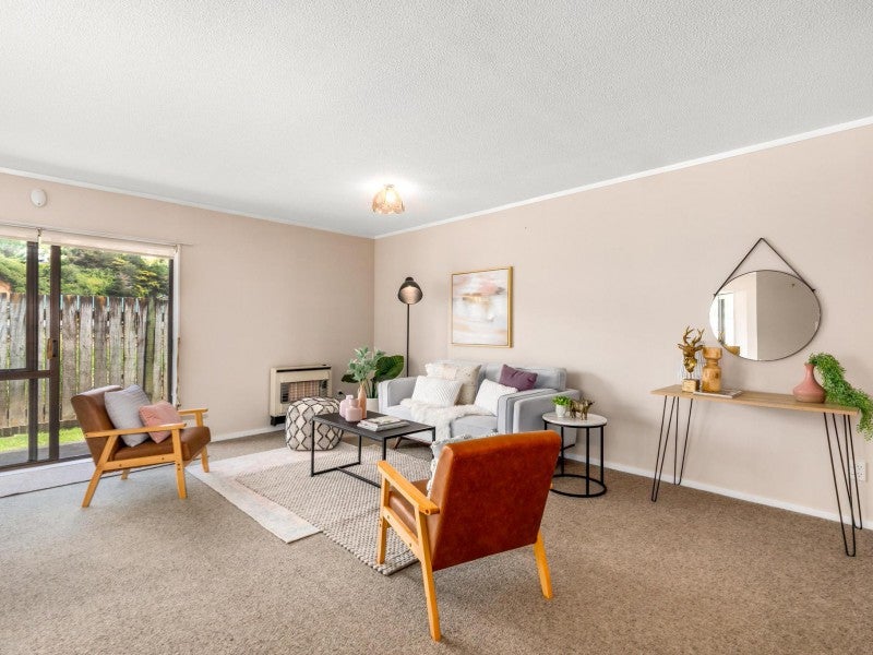 41A Duncan Street, Tawa, Wellington - Carousel 1
