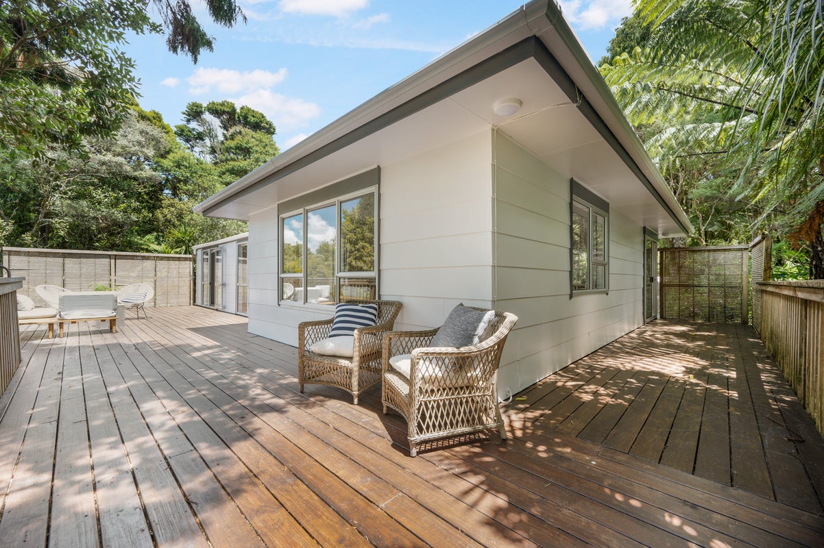 753 Scenic Drive, Henderson Valley, Auckland - Carousel 1