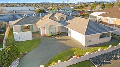 3A Picasso Drive, West Harbour, Auckland - Carousel 1