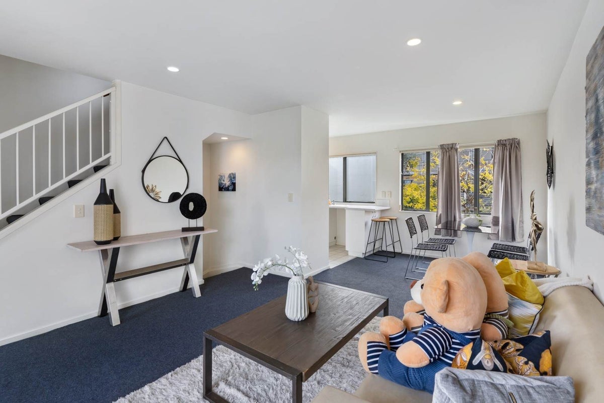 11/12 Ambrico Place, New Lynn, Auckland - Carousel 2