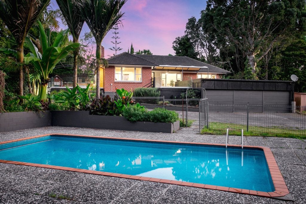 237 Woodlands Park Road, Titirangi, Auckland - Carousel 1