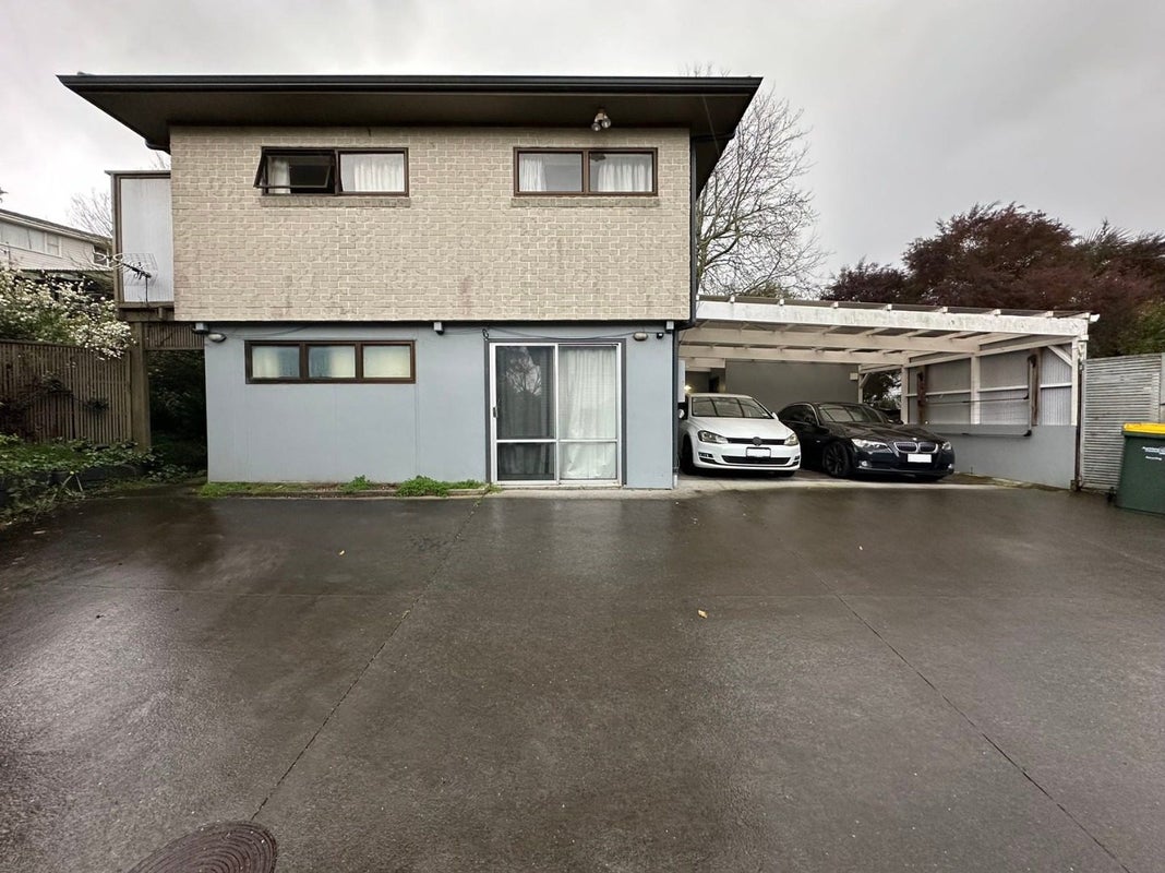 58 Cyclarama Crescent, Massey, Auckland - Carousel 1