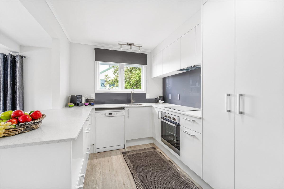 369 Whangaparaoa Road, Stanmore Bay, Whangaparaoa - Carousel 2