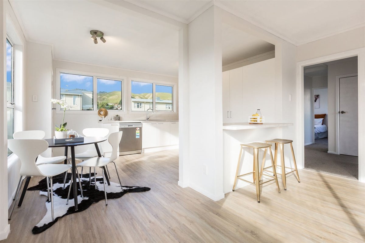 18 Kokiri Crescent, Waitangirua, Porirua - Carousel 1