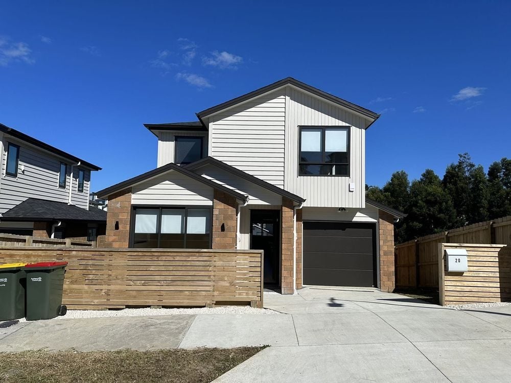 20 Baumea Rise, Massey, Auckland - Carousel 1