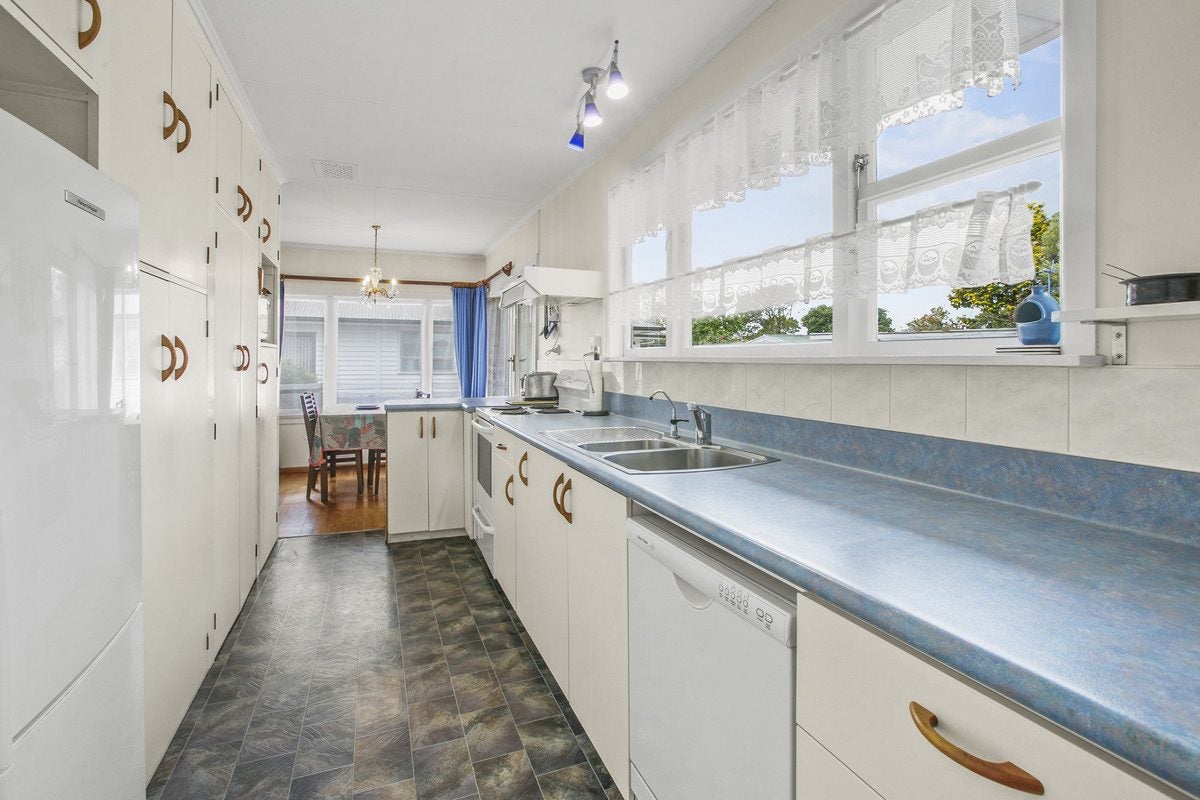 32 Budleigh Street, Frankleigh Park, New Plymouth - Carousel 2