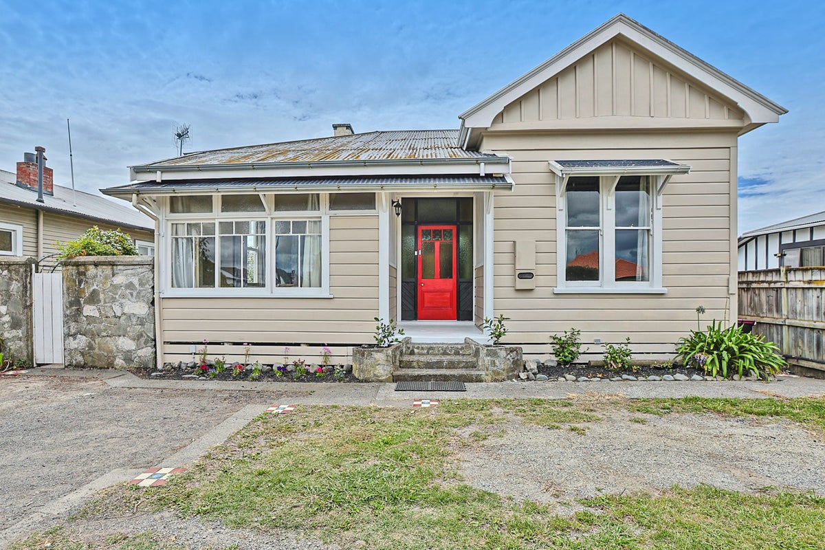 705 Saint Aubyn Street West, Saint Leonards, Hastings - Carousel 1