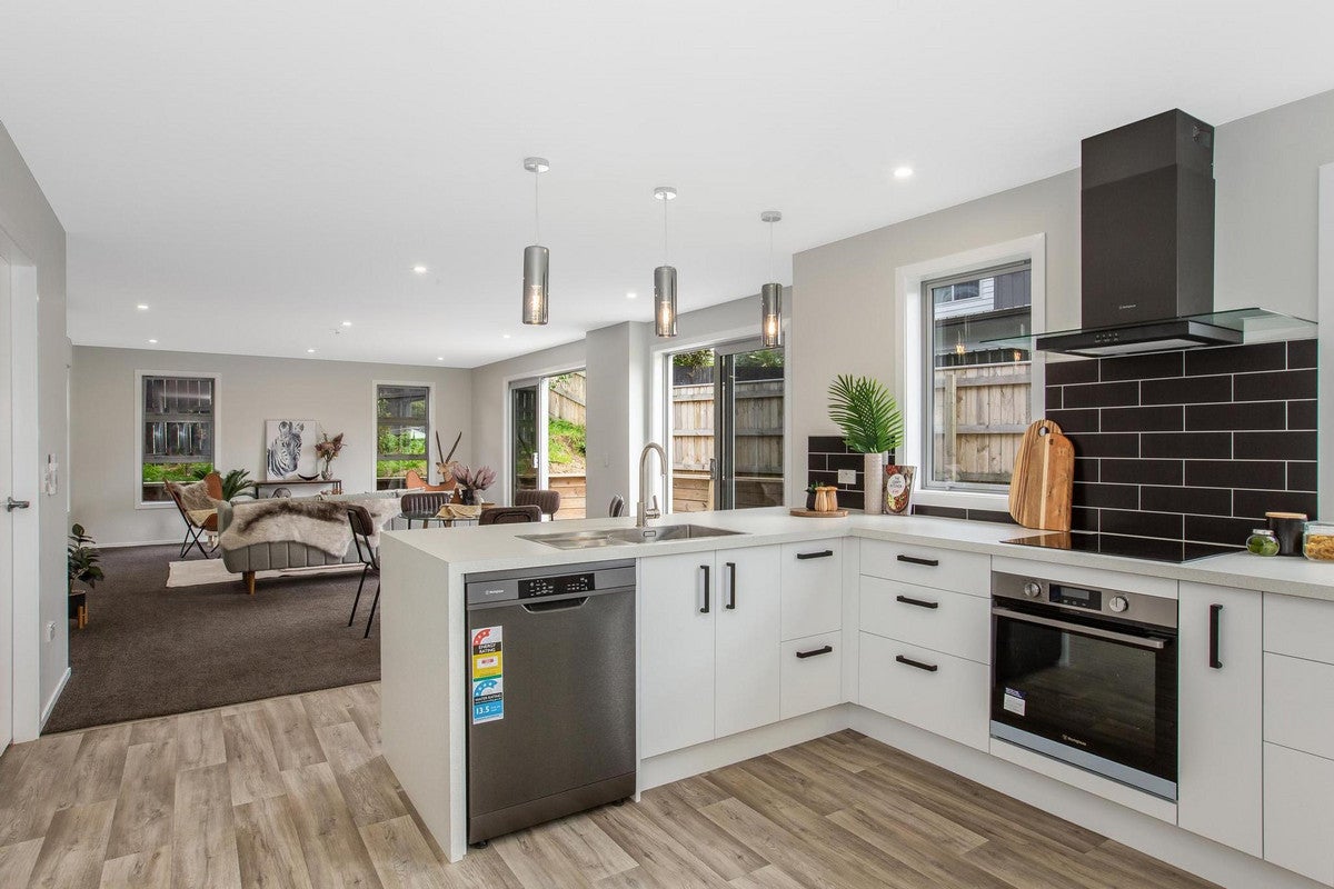 124A Main Road, Titahi Bay, Porirua - Carousel 2