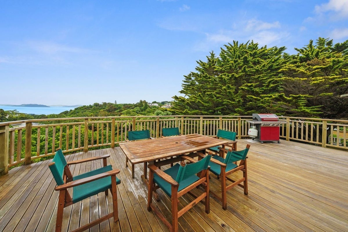 93 Dowse Drive, Maungaraki, Lower Hutt - Carousel 2