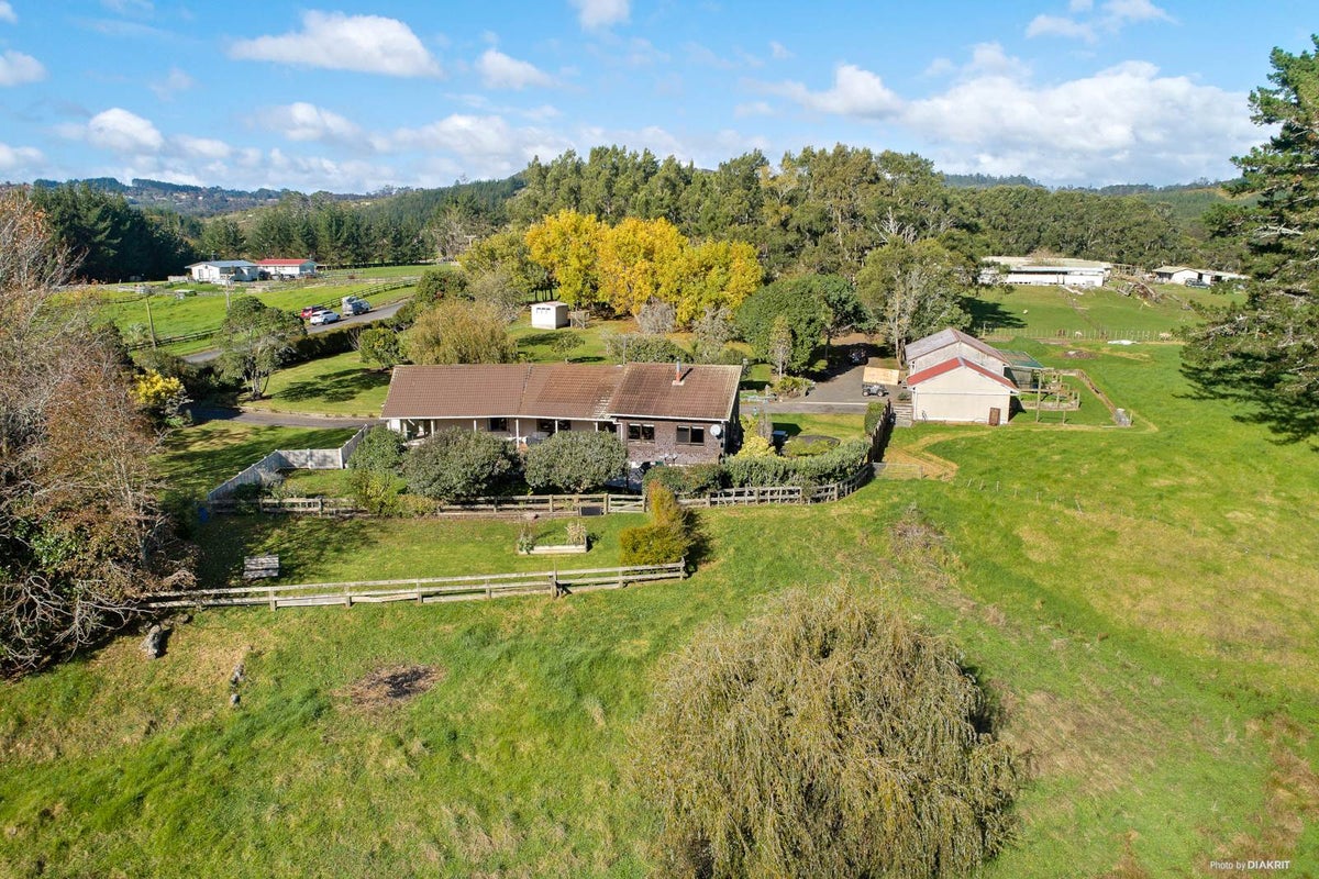 23 Petersons Road, Ardmore, Papakura - Carousel 2