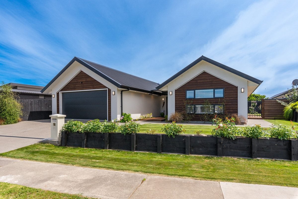 99 The Drive, Paraparaumu Beach, Paraparaumu - Carousel 1