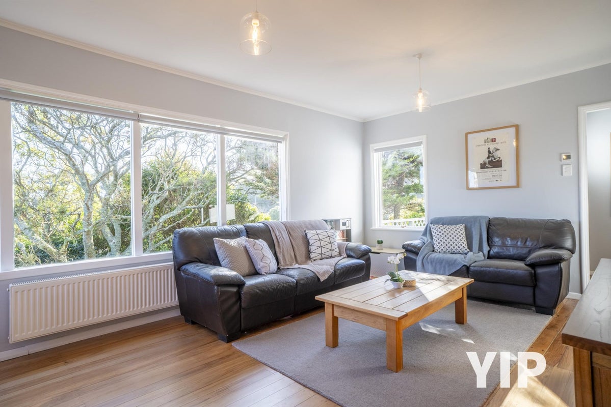 9 Wakely Road, Newlands, Wellington - Carousel 2