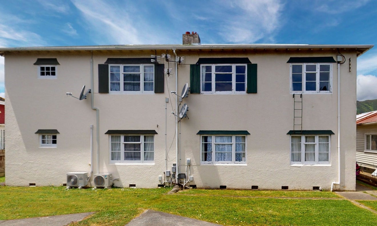 1/20 Ludlan Crescent, Woburn, Lower Hutt - Carousel 1