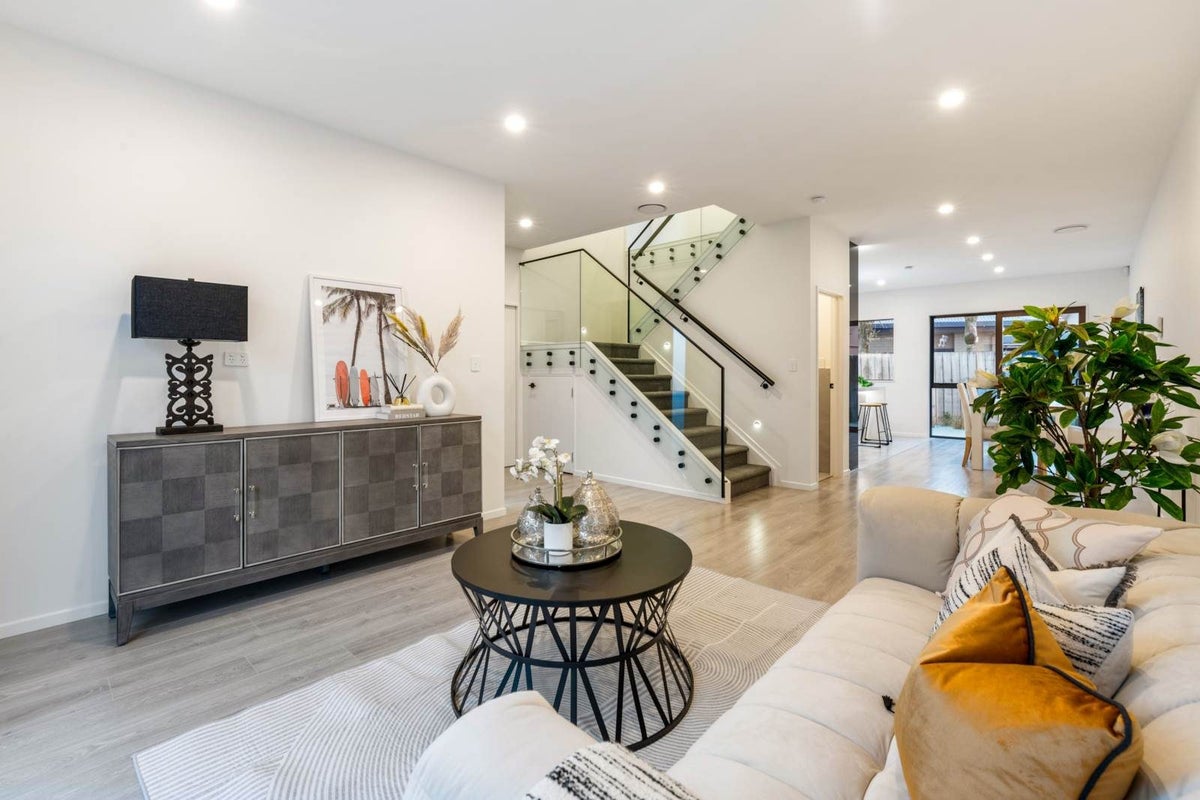 4B Pinero Place, Bucklands Beach, Auckland - Carousel 2