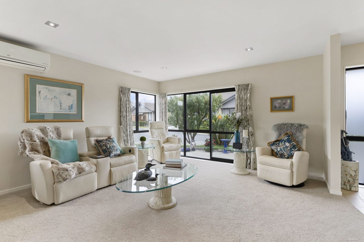 58 Royalle Mews, Botany Downs, Auckland - Carousel 2