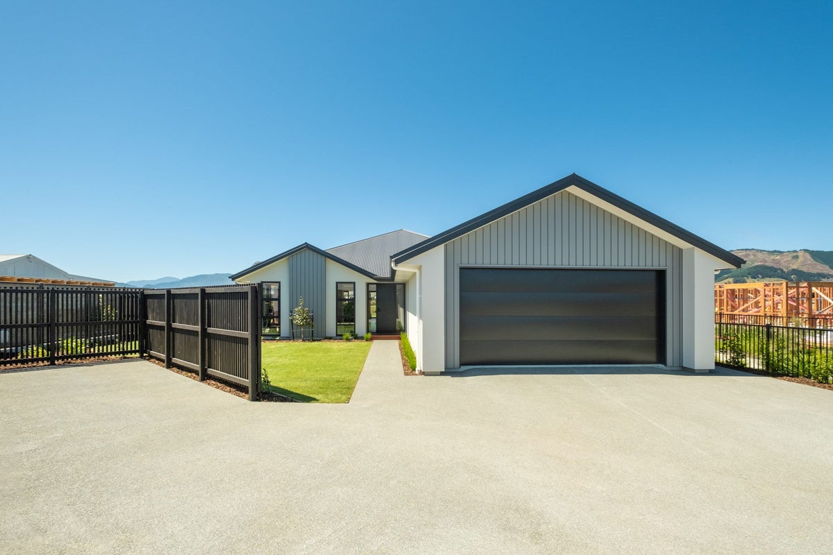29 Carmine Crescent, Appleby, Richmond - Carousel 1