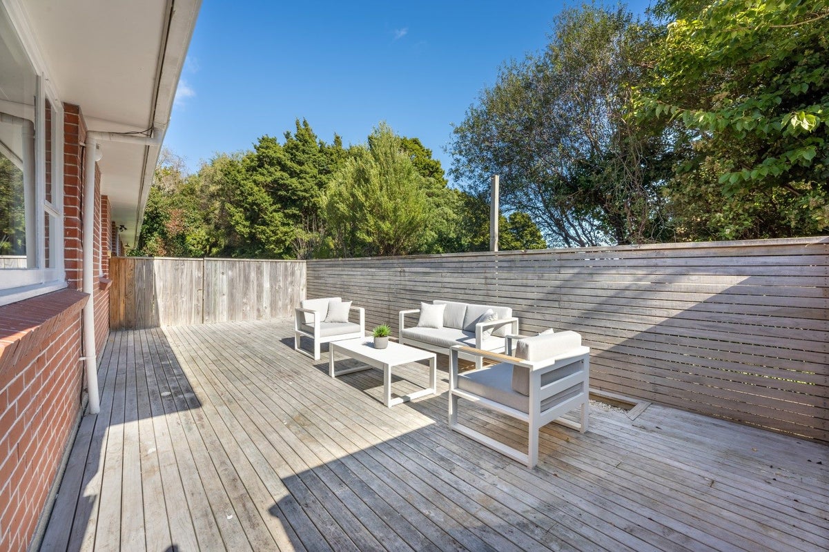 1/76 CLOUSTON PARK RD, CENTRAL, UPPER HUTT - Carousel 2